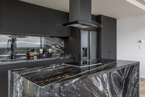 Premium Apartment | Private kitchen | Microwave, stovetop, cookware/dishes/utensils, dining tables - Mistiq Temple I (Tulum)