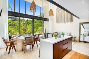 Deluxe-ullakkohuoneisto | Ruokasali