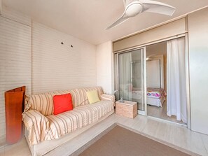 2 bedrooms, travel cot, WiFi, bed sheets - Mediterranean Land Apartment (Dénia)