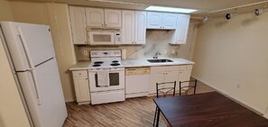 Private kitchen - Huge 4,080 SqFt  cul-de-sac Home (Mesa)