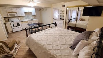 6 bedrooms, WiFi, bed sheets