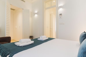 2 bedrooms, iron/ironing board, Internet, bed sheets