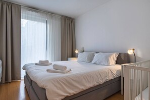 2 habitaciones, tabla de planchar con plancha, internet y ropa de cama 