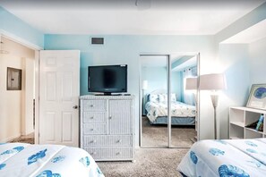 2 bedrooms, WiFi, bed sheets - Ocean view from every angle, Walkout property steps to the beach, Sunsets Galore (St. Augustine)