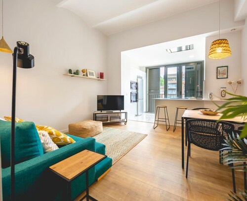 Bravissimo Pont Areny, modern 3-bedroom apartment next to the historic center
