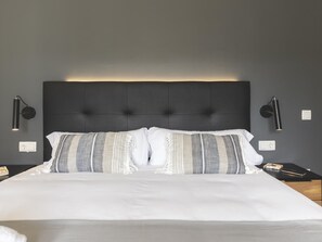 2 bedrooms, iron/ironing board, Internet, bed sheets - Plaça Independència Sun- Holiday Apartment in Girona | Bravissimo (Girona)