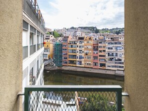 Property grounds - Plaça Independència Sun- Holiday Apartment in Girona | Bravissimo (Girona)