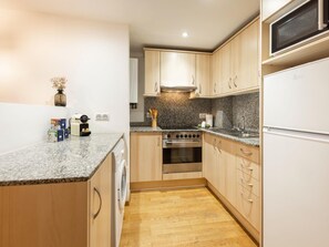 Fridge, microwave, oven, coffee/tea maker