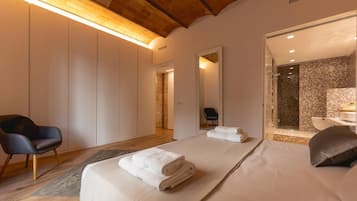 2 bedrooms, iron/ironing board, internet, bed sheets