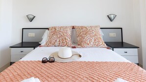 3 habitaciones, tabla de planchar con plancha, internet y ropa de cama