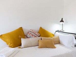 3 bedrooms, iron/ironing board, Internet, bed sheets