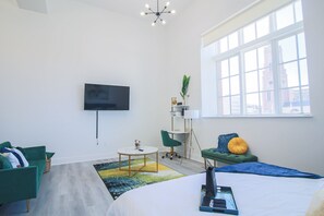 1 bedroom, desk, iron/ironing board, free WiFi - Stylish studio apartment in delightful Downtown Baltimore (Baltimore)