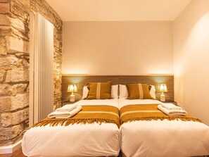 3 soverom, skrivebord, strykejern/-brett og internett