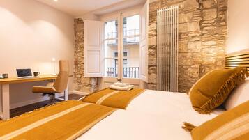 3 soverom, skrivebord, strykejern/-brett og internett