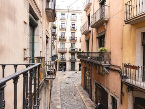 Property grounds - Ferreries 27 - Holiday Apartment Rental in Girona | Bravissimo (Girona)