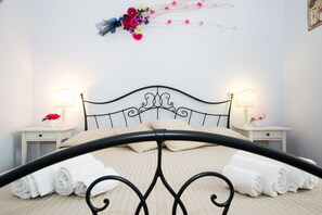 Apartment | Blackout curtains, soundproofing, travel cot, free WiFi - HOME CANDIA (Rome)