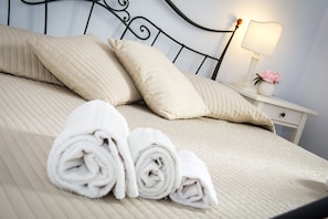 Apartment | Blackout drapes, soundproofing, travel crib, free WiFi