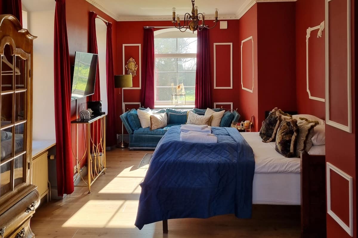 Junior Double Room | Blackout curtains, iron/ironing board, free WiFi