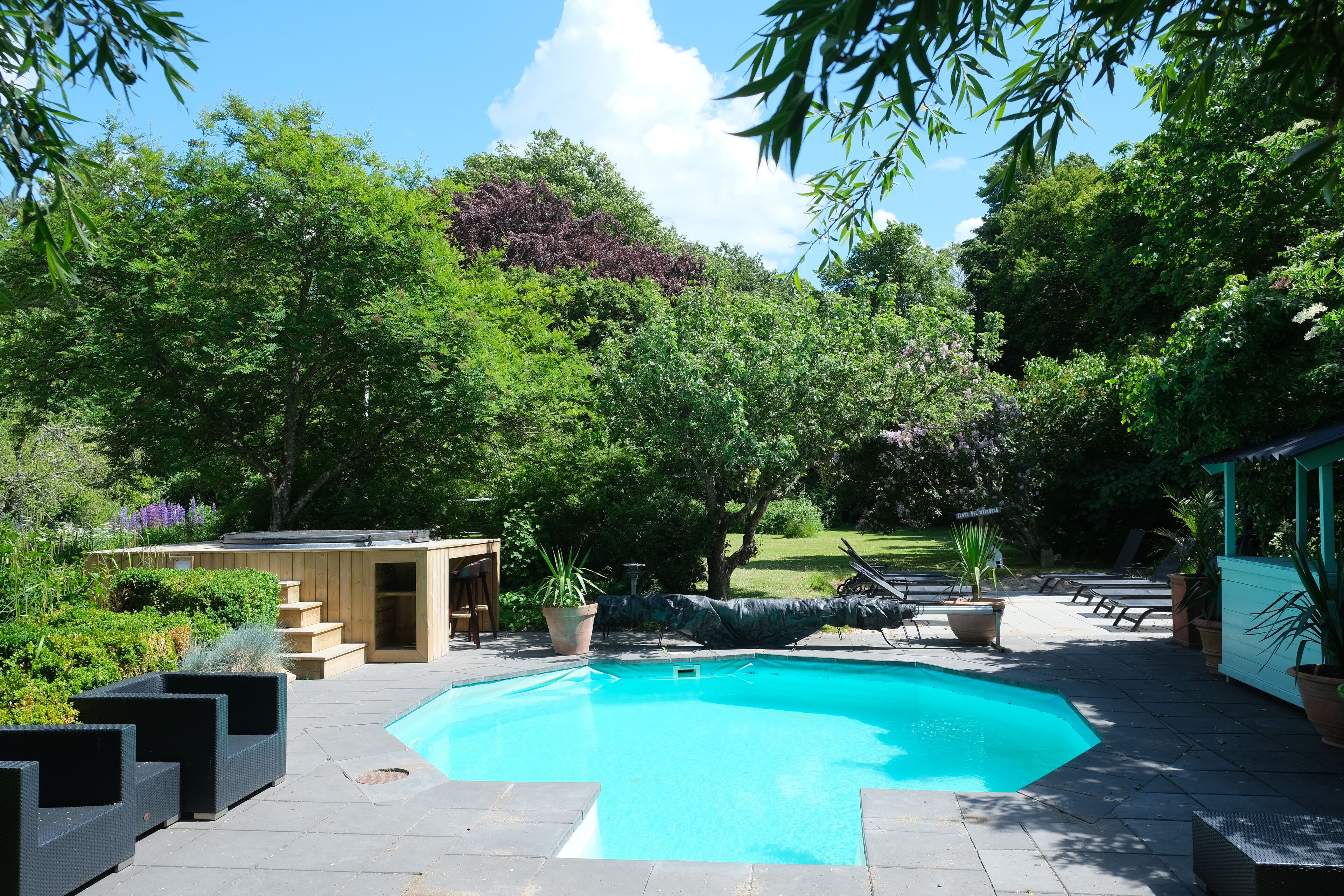 Bain à remous extérieur