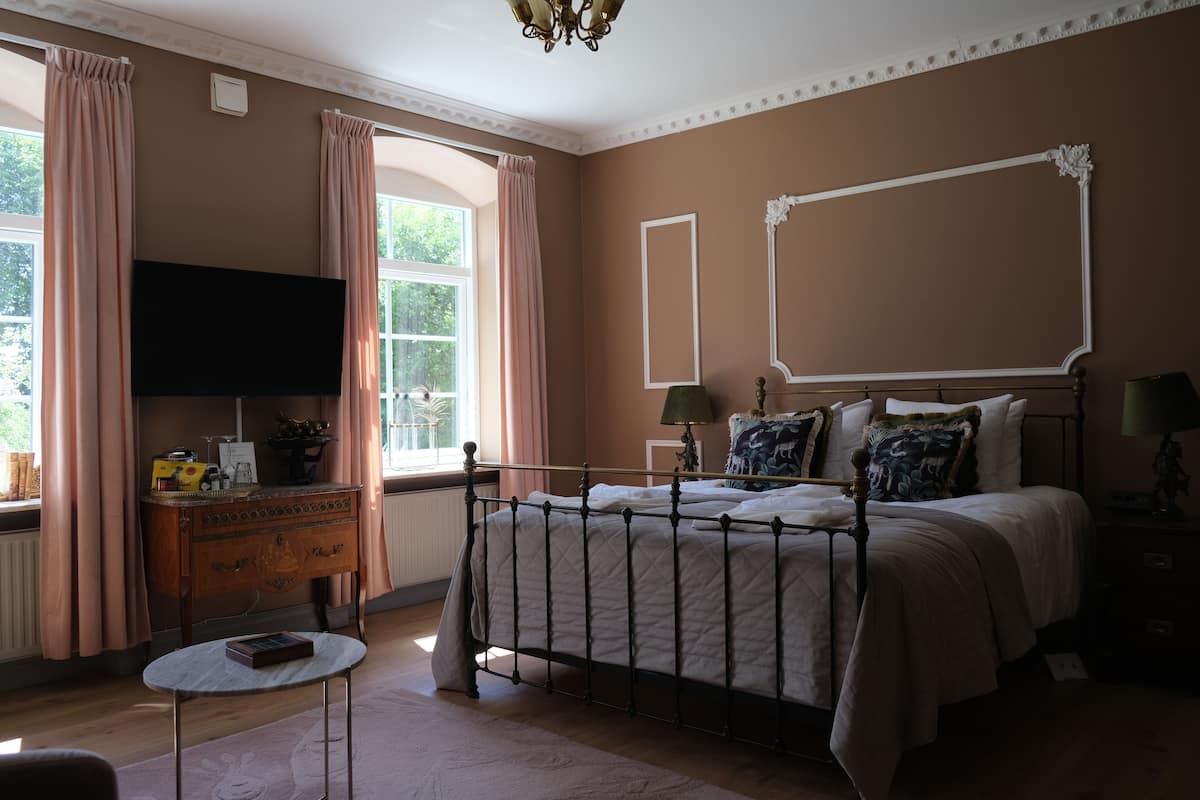 Deluxe Double Room | Blackout curtains, iron/ironing board, free WiFi