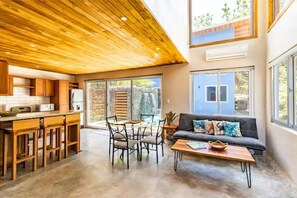 Fridge, microwave, oven, stovetop - Nosara Blue: Casa Castro - Walk to Sunsets! BBQ! (Nosara)