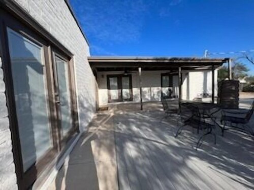 Northwest Jr Suite #4 with Laundry and Parking