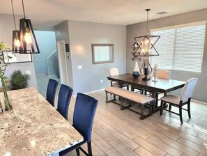 Dining - 5 bed, 3.5 bath Two Story In Great Neighborhood! (Marana)