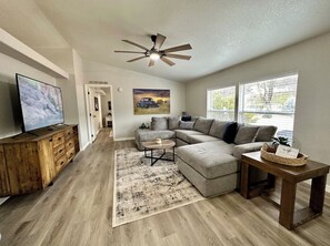 Smart TV, fireplace