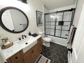 Shower, hair dryer, towels, soap - The Happy Place - Acre - Fenced Yard - Creek Permit #STR24-03 (Star Valley)