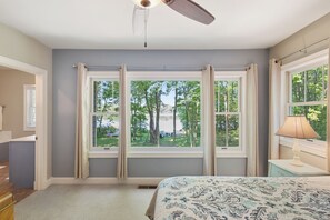 7 quartos, ferros/tábuas de passar roupa, berço de viagem