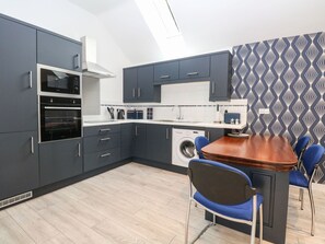 Fridge, electric kettle, toaster, cookware/dishes/utensils - The Granary (Norwich)