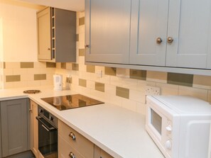 Cookware/dishes/utensils - Firkin Cottage (Bedale)