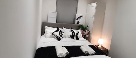 3 quartos, escrivaninha, Wi-Fi, roupa de cama