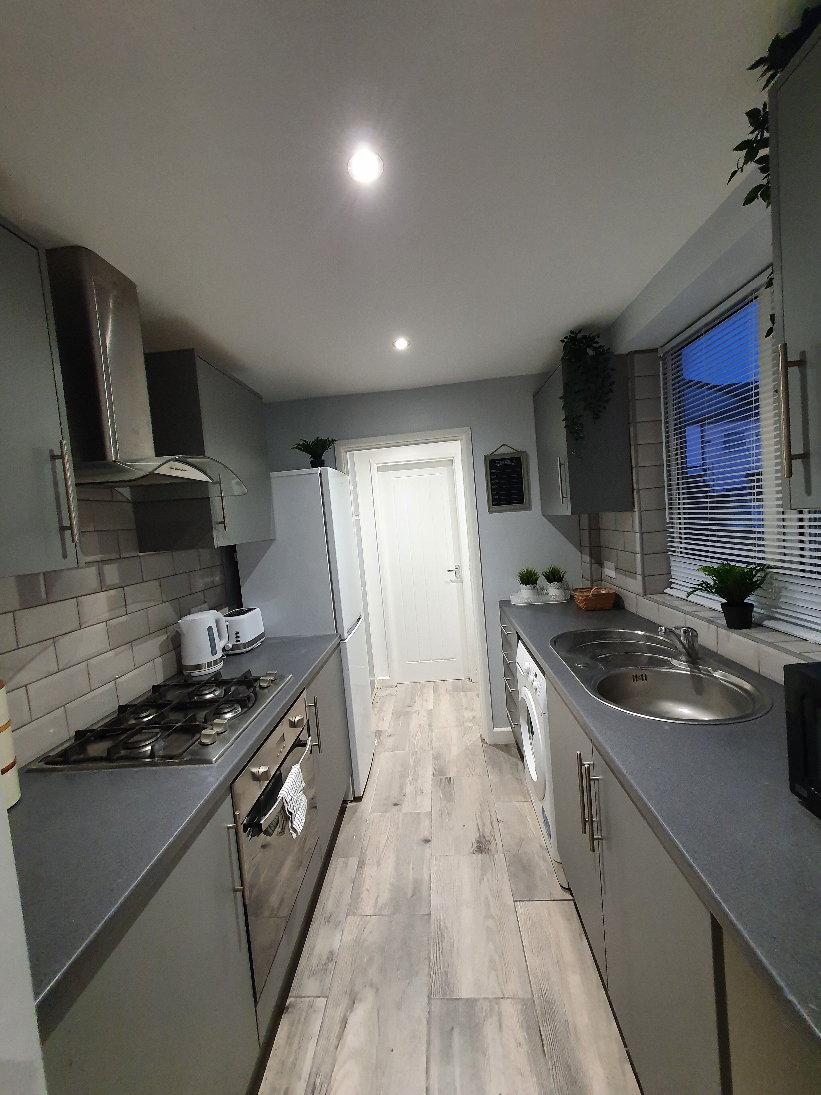 冰箱、微波炉、烤箱、炉灶