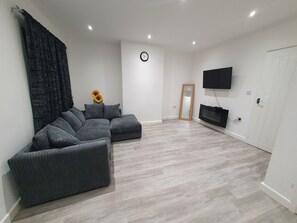 Smart TV - “Family-Friendly Fun: Spacious Home Near Top Attractions” (Ironville)