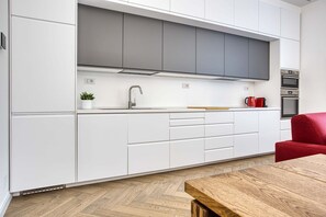 Fridge, microwave, oven, stovetop