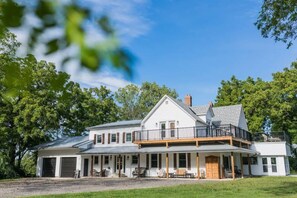 Exterior - Port Talbot White House. (Fingal)