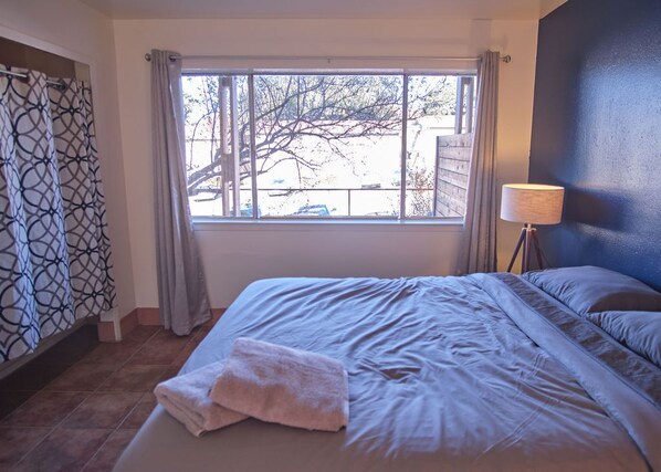 1 habitación, escritorio, wifi gratis y ropa de cama 