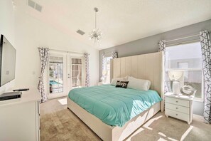 4 slaapkamers, een bureau, een strijkplank/strijkijzer, reisbedje