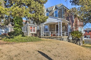 Exterior - Townhome w/ Porch, 7 Mi to Lincoln Financial Field (Yeadon)