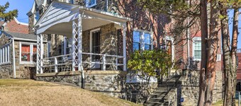 Yeadon Townhome w/ Porch, 7 Mi to Center City
