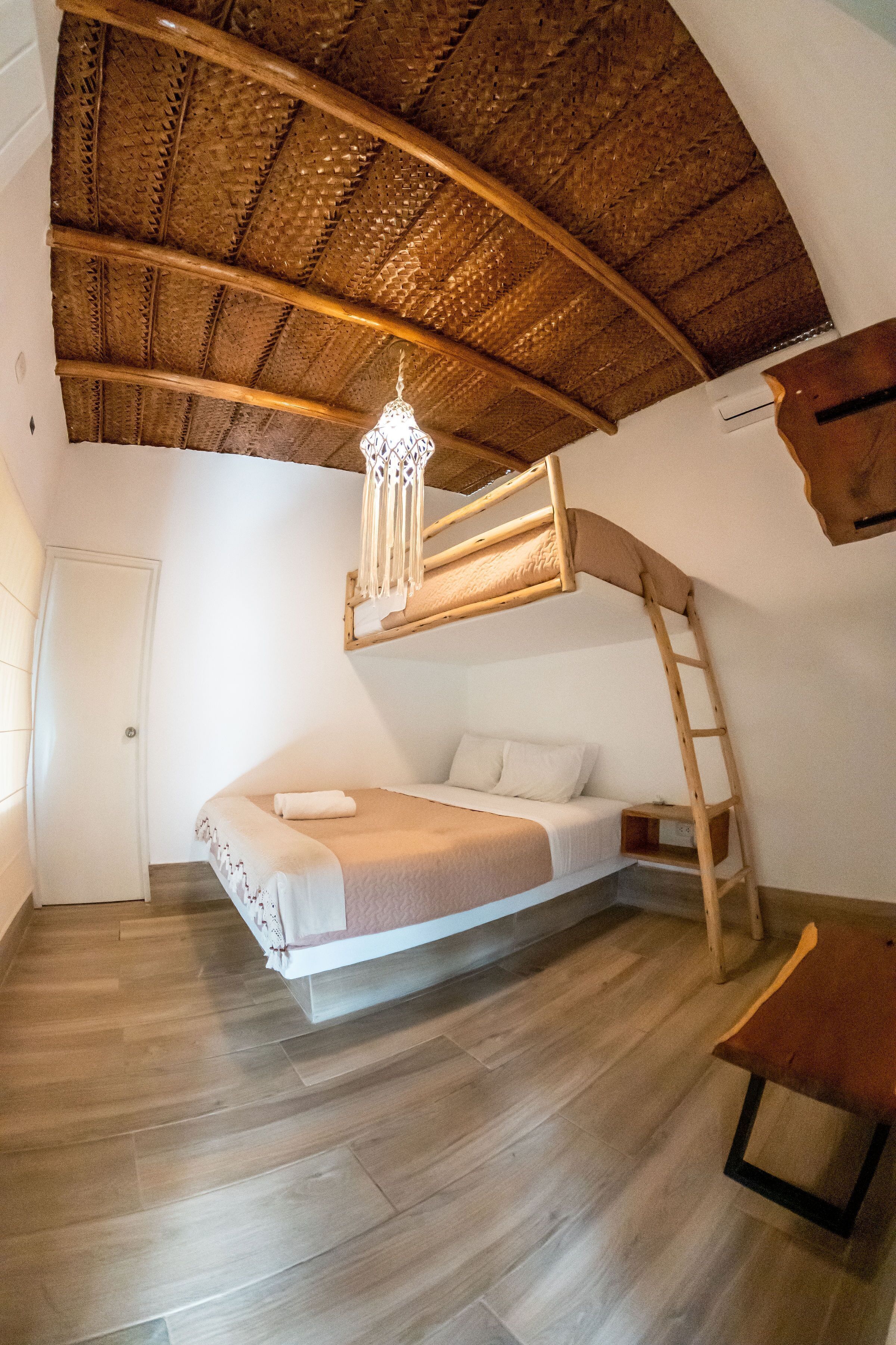 Ropa de cama de alta calidad, minibar, wifi gratis y ropa de cama
