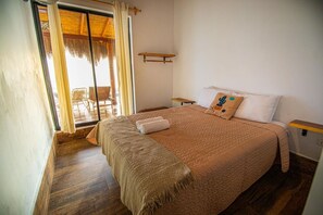 Rom – deluxe, 1 queensize-seng | Sengetøy av topp kvalitet, minibar, wi-fi (inkludert) og sengetøy