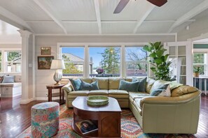 Smart TV, table football, ping pong, books - Bass Luxury Cabin-Game Room-Outdoor Kitchen-Lake View (Bass Lake)