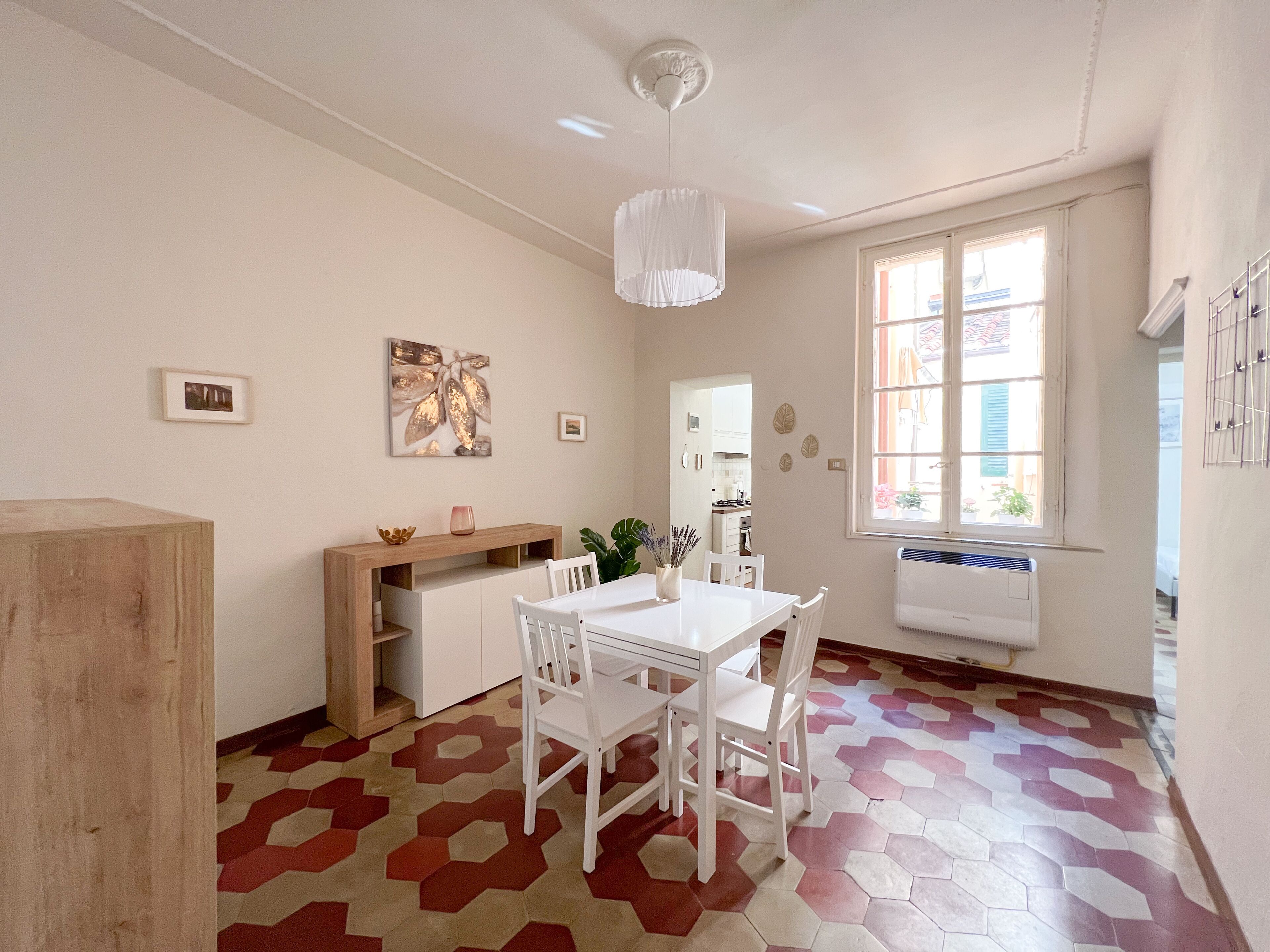 Deluxe-Apartment | Wohnbereich | 40-Zoll-Flachbildfernseher mit Digitalempfang, Netflix, Pay-TV