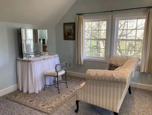 Gatekeeper’s Cottage at Chinaberry Grove..
