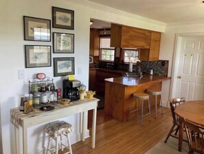 Dining - Gatekeeper’s Cottage at Chinaberry Grove.. (Pantego)