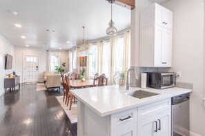 Fridge, microwave, oven, stovetop - Renovated Gem in Mid-City NOLA, minutes to French Quarter, 1 block to streetcar! (New Orleans)