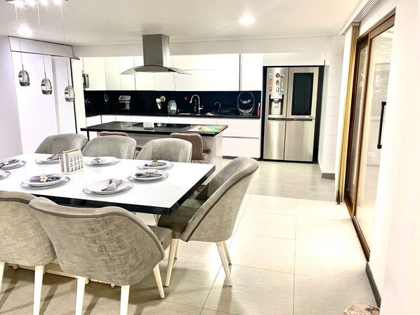 尊尚單棟房屋, 吸煙房, 花園景 | 私人廚房 | 公共區域設有微波爐