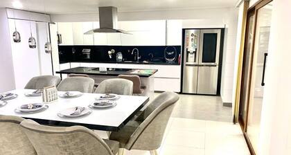 CASA SUYTE LEGUIZAMON